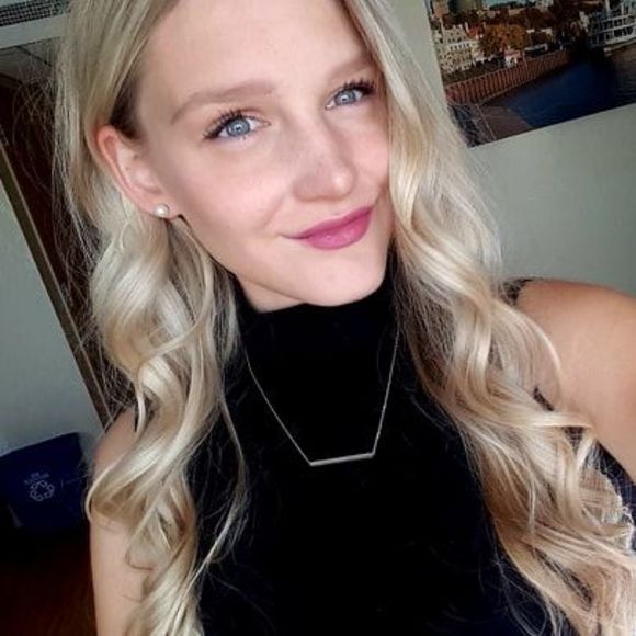 Meet your Posher, Kayla - Picture 1 of 1